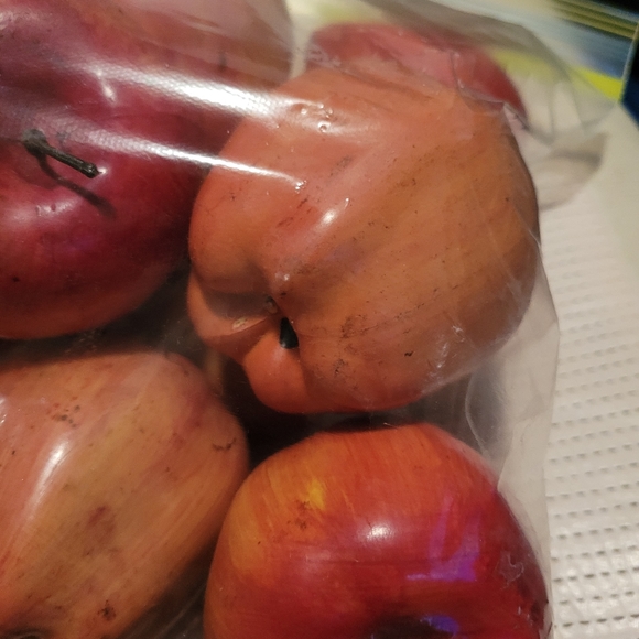 ApplesFake red delicious - Picture 3 of 3